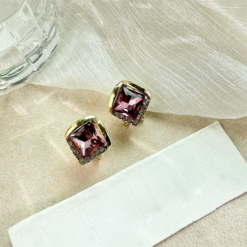 Boucles d’Oreilles Clous Minimalistes Élégantes pour Femme