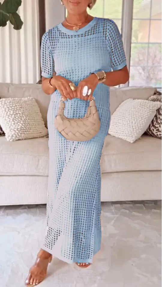 Découvrez notre Robe Élégante en Crochet™, conçue pour sublimer la silhouette avec légèreté et confort. Son tissu fluide et respirant épouse délicatement les formes sans comprimer, tandis que les détails ajourés en crochet apportent une touche artisanale unique. Polyvalente et raffinée, cette robe mi-longue se porte aussi bien lors d’une promenade estivale que lors d’un déjeuner chic en terrasse. Confectionnée en séries limitées, elle combine style intemporel et modernité, idéale pour celles qui recherchent
