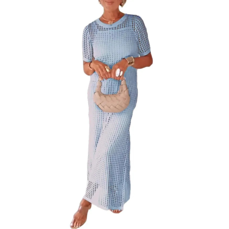 Découvrez notre Robe Élégante en Crochet™, conçue pour sublimer la silhouette avec légèreté et confort. Son tissu fluide et respirant épouse délicatement les formes sans comprimer, tandis que les détails ajourés en crochet apportent une touche artisanale unique. Polyvalente et raffinée, cette robe mi-longue se porte aussi bien lors d’une promenade estivale que lors d’un déjeuner chic en terrasse. Confectionnée en séries limitées, elle combine style intemporel et modernité, idéale pour celles qui recherchent