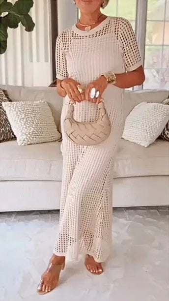 Découvrez notre Robe Élégante en Crochet™, conçue pour sublimer la silhouette avec légèreté et confort. Son tissu fluide et respirant épouse délicatement les formes sans comprimer, tandis que les détails ajourés en crochet apportent une touche artisanale unique. Polyvalente et raffinée, cette robe mi-longue se porte aussi bien lors d’une promenade estivale que lors d’un déjeuner chic en terrasse. Confectionnée en séries limitées, elle combine style intemporel et modernité, idéale pour celles qui recherchent