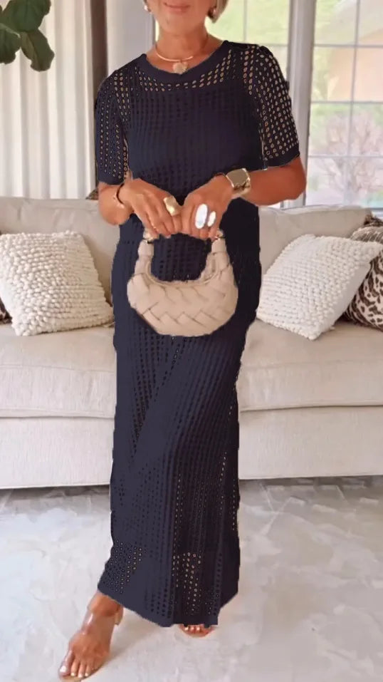 Découvrez notre Robe Élégante en Crochet™, conçue pour sublimer la silhouette avec légèreté et confort. Son tissu fluide et respirant épouse délicatement les formes sans comprimer, tandis que les détails ajourés en crochet apportent une touche artisanale unique. Polyvalente et raffinée, cette robe mi-longue se porte aussi bien lors d’une promenade estivale que lors d’un déjeuner chic en terrasse. Confectionnée en séries limitées, elle combine style intemporel et modernité, idéale pour celles qui recherchent