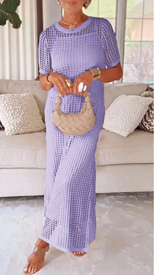 Découvrez notre Robe Élégante en Crochet™, conçue pour sublimer la silhouette avec légèreté et confort. Son tissu fluide et respirant épouse délicatement les formes sans comprimer, tandis que les détails ajourés en crochet apportent une touche artisanale unique. Polyvalente et raffinée, cette robe mi-longue se porte aussi bien lors d’une promenade estivale que lors d’un déjeuner chic en terrasse. Confectionnée en séries limitées, elle combine style intemporel et modernité, idéale pour celles qui recherchent
