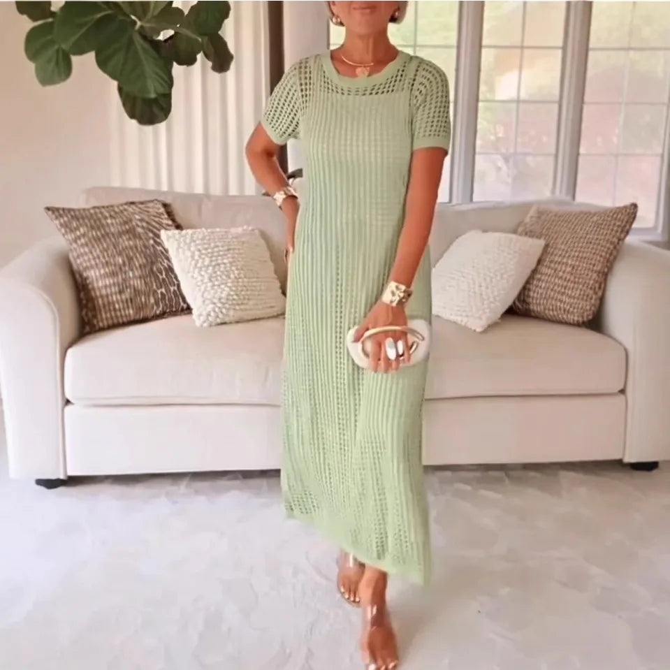 Découvrez notre Robe Élégante en Crochet™, conçue pour sublimer la silhouette avec légèreté et confort. Son tissu fluide et respirant épouse délicatement les formes sans comprimer, tandis que les détails ajourés en crochet apportent une touche artisanale unique. Polyvalente et raffinée, cette robe mi-longue se porte aussi bien lors d’une promenade estivale que lors d’un déjeuner chic en terrasse. Confectionnée en séries limitées, elle combine style intemporel et modernité, idéale pour celles qui recherchent